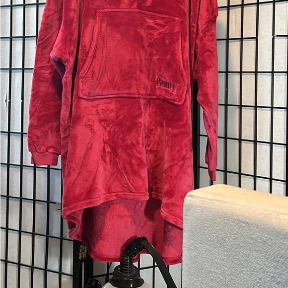 The “Comfy” Pullover Hooded Fleece. One size, Bright Hot Red/Pink - Picture 6 of 8